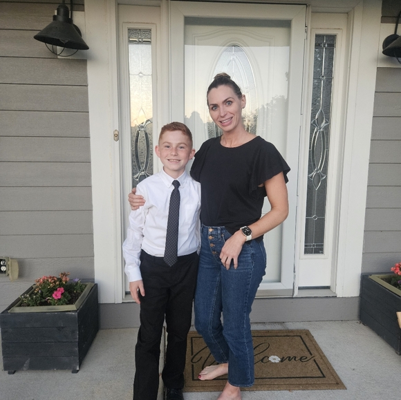 Meet your Posher, Chelsie 🩷🩷🩷 - Picture 4 of 7